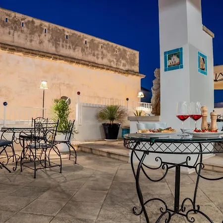 Hotel The Crown Palace -