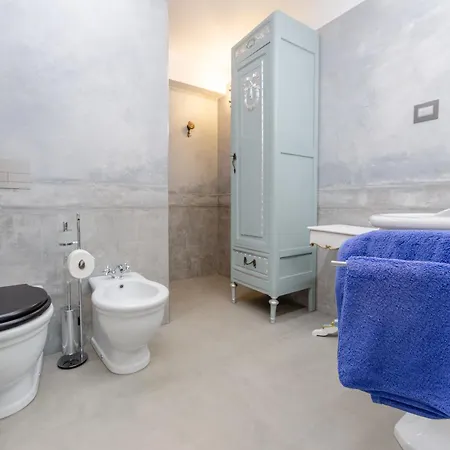 Hotel The Crown Palace - *