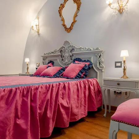 The Crown Palace - Hotel