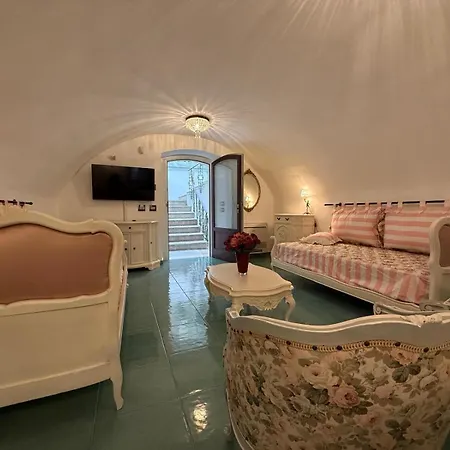 The Crown Palace - Hotel