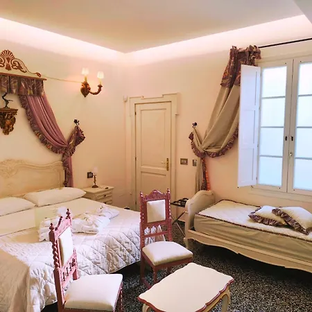 The Crown Palace - Hotel