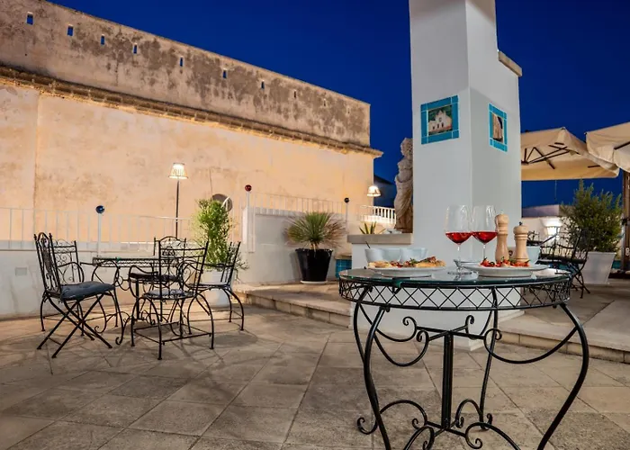 Hotel The Crown Palace -