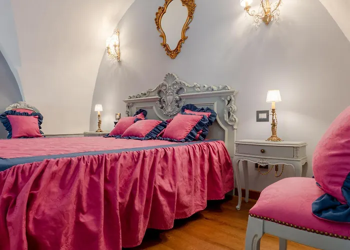 The Crown Palace - Hotel