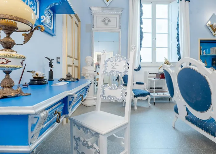 The Crown Palace - Hotel