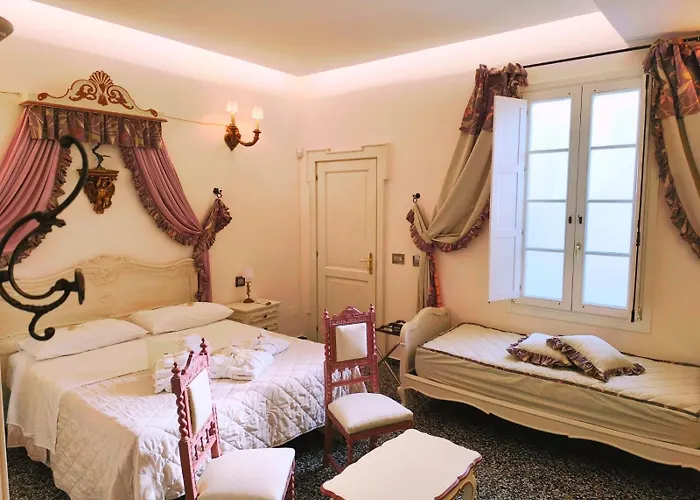 The Crown Palace - Hotel