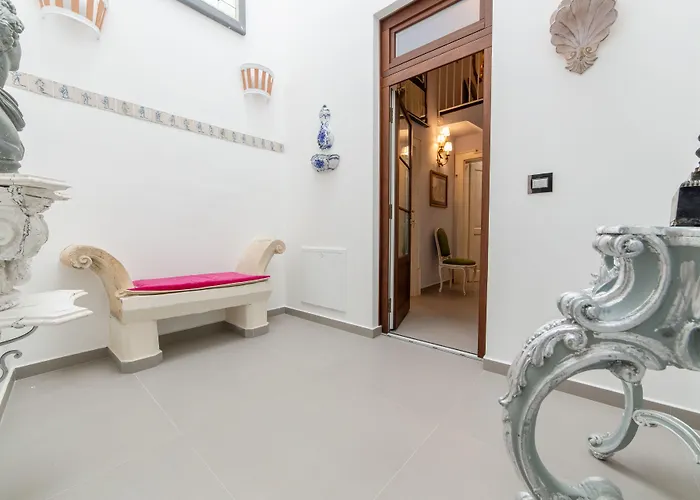 The Crown Palace - * Gallipoli