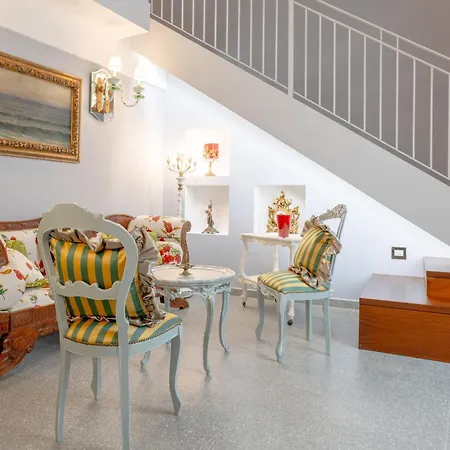 Hotel The Crown Palace - *