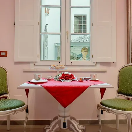 Hotel The Crown Palace - *