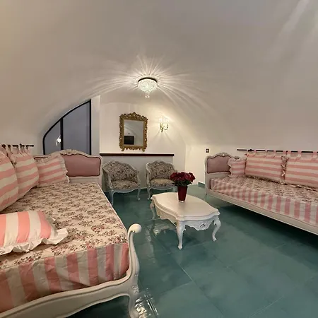 Hotel The Crown Palace -