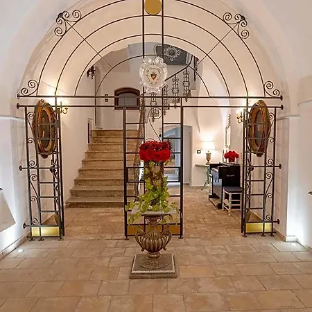 Hotel The Crown Palace -