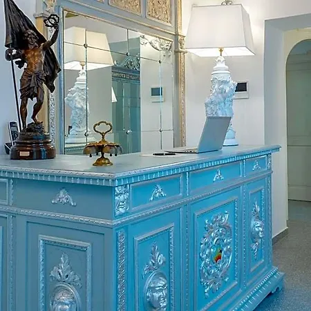 The Crown Palace - Hotel