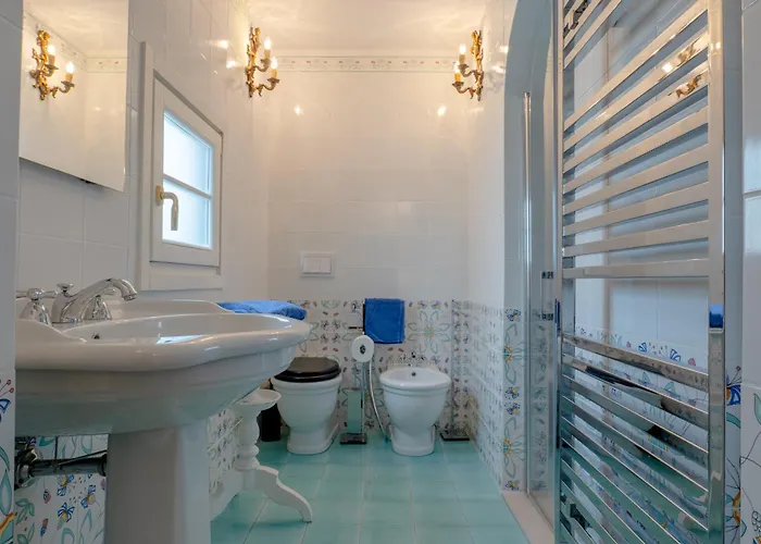 Hotel The Crown Palace -