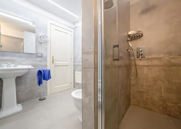 The Crown Palace - Hotel *