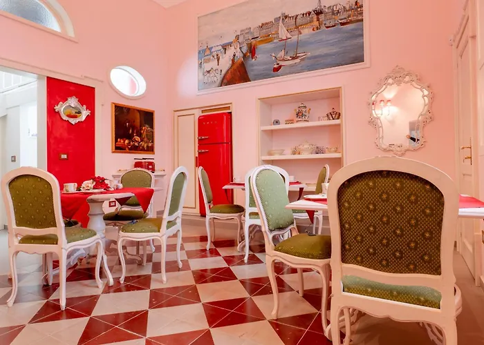 The Crown Palace - Otel