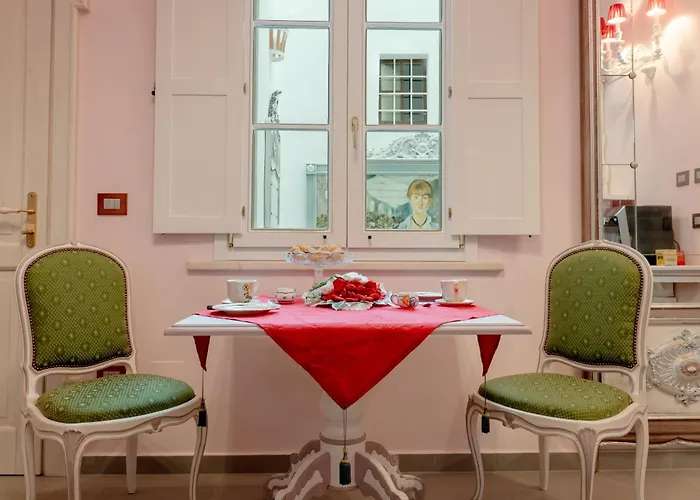 Otel The Crown Palace - *