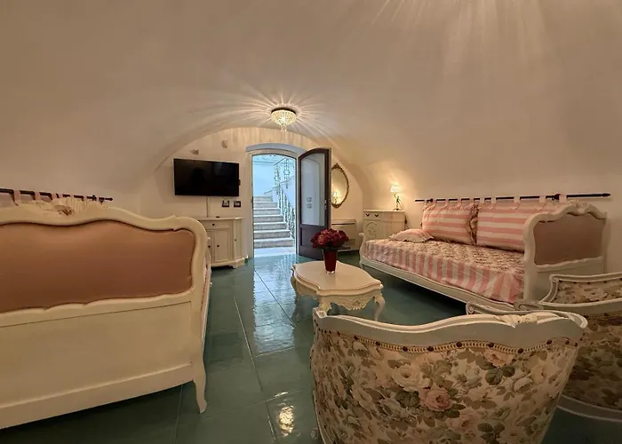 The Crown Palace - Hotel