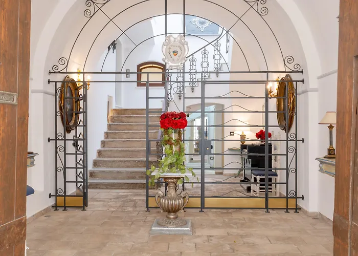 Otel The Crown Palace - *